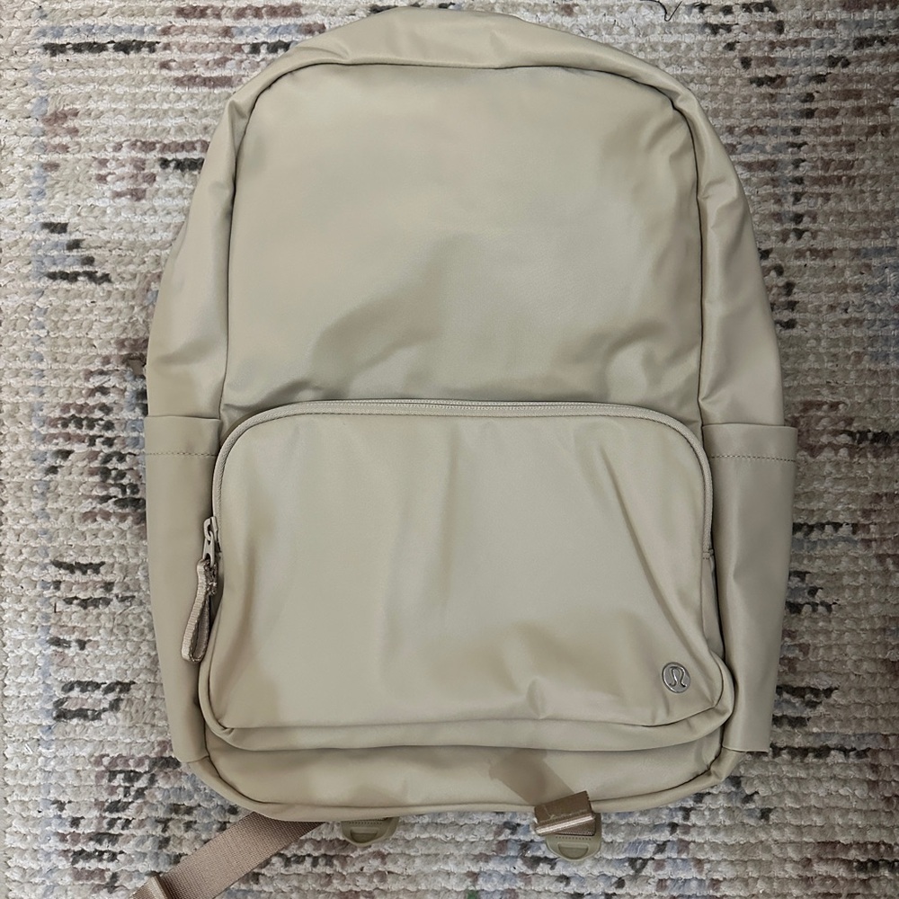 Lululemon Everywhere Backpack 22L